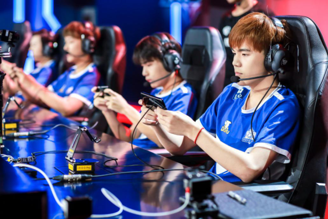 EPL S20 小组赛：复仇成功！FaZe 2-0 Sangal
