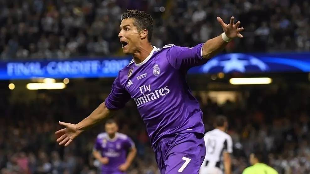 詹姆斯篮板抢断关键时刻锁定胜局