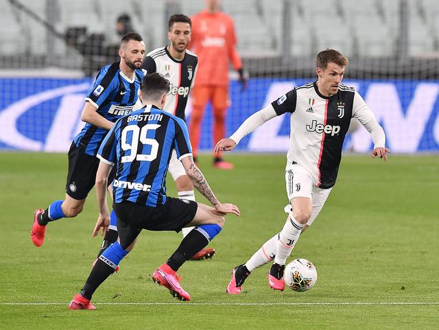 年度连斩55球！姆巴佩冲击C罗纪录，奋力创皇马历史新篇章