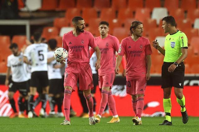 维尔茨闪耀英超！利物浦新星如何策动首球并当选最佳球员？（英超之夜他最耀眼！利物浦新星维尔茨如何导演首开纪录并加冕全场最佳？）